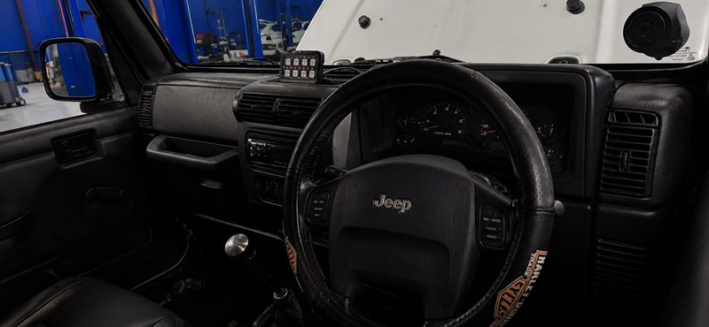 Jeep Wrangler interior and steering wheel