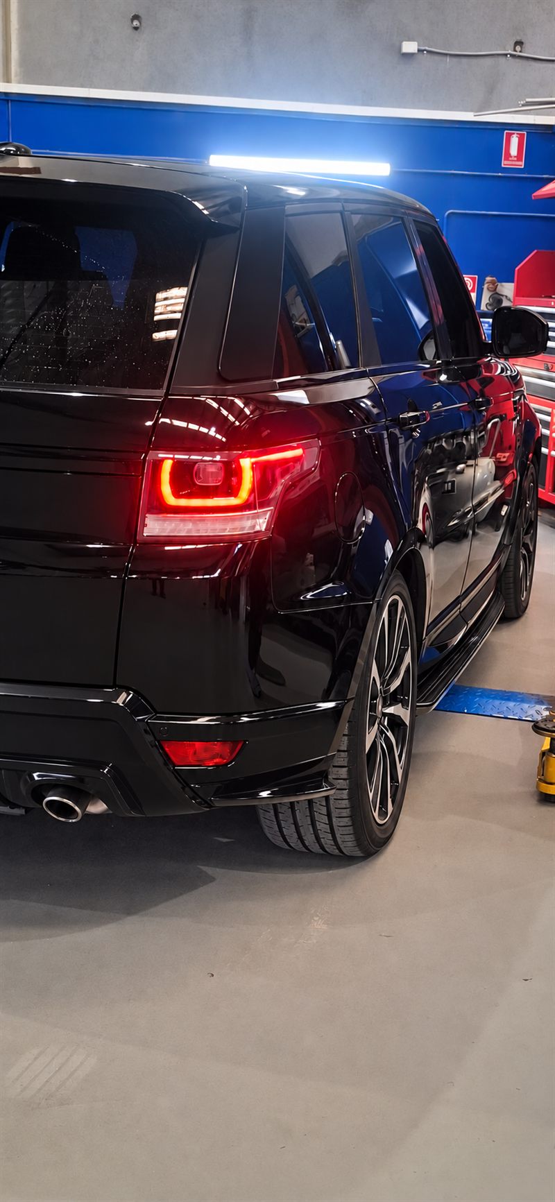 Black Range Rover Sport rear three-quarter view