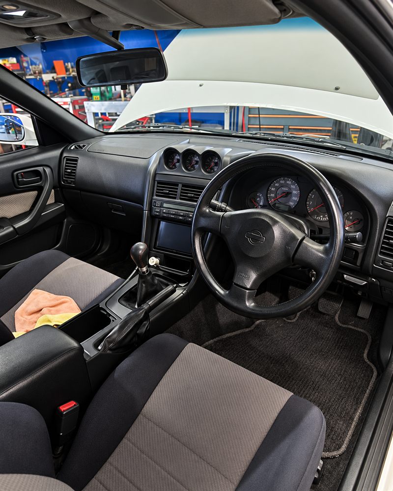 Nissan Skyline R34 interior and dashboard
