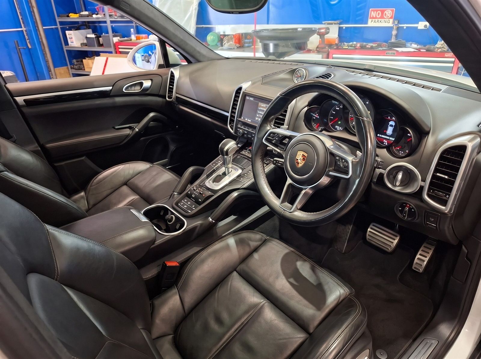 Porsche Cayenne interior and steering wheel