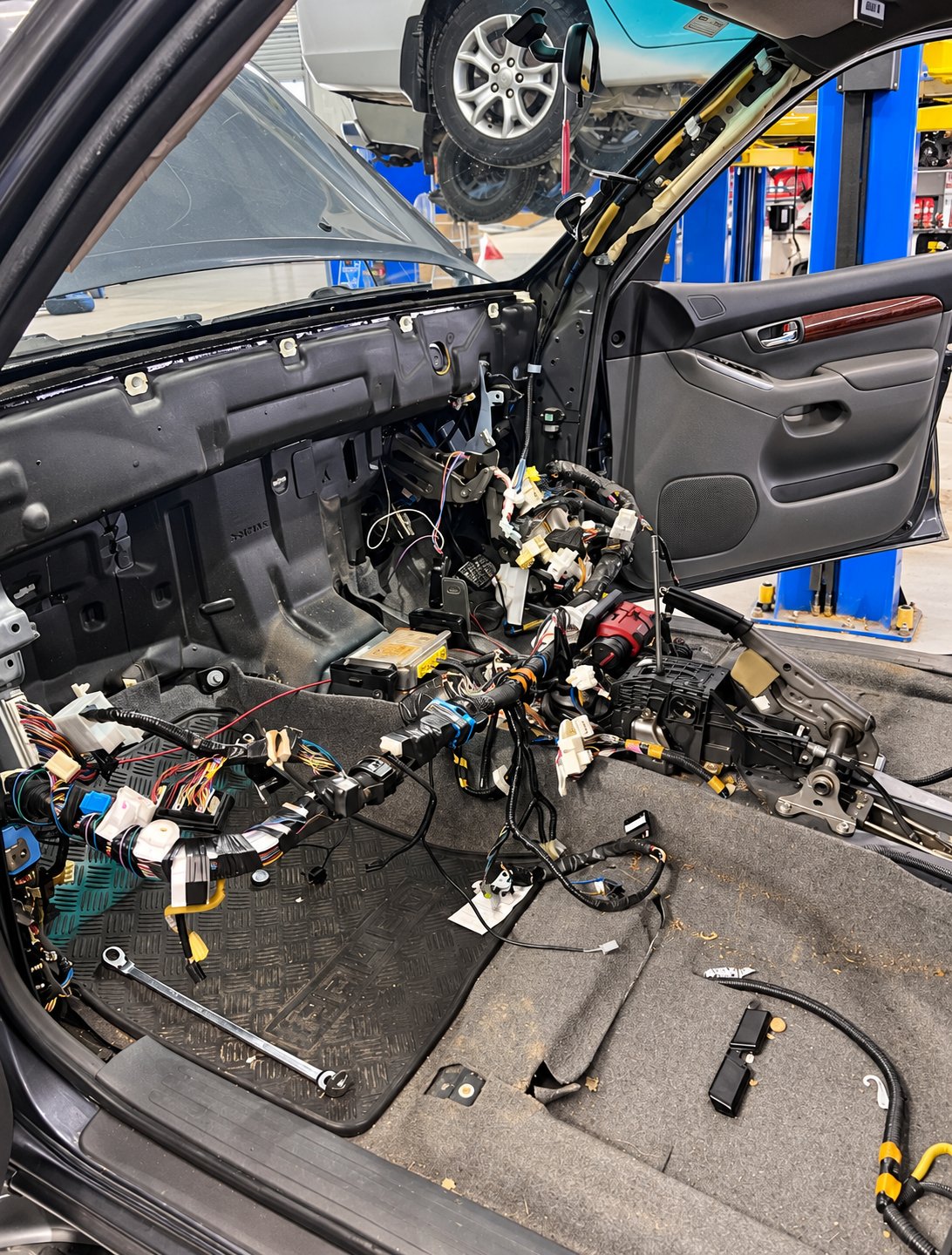 Dashboard stripped out to reach the heater box and evaporator
